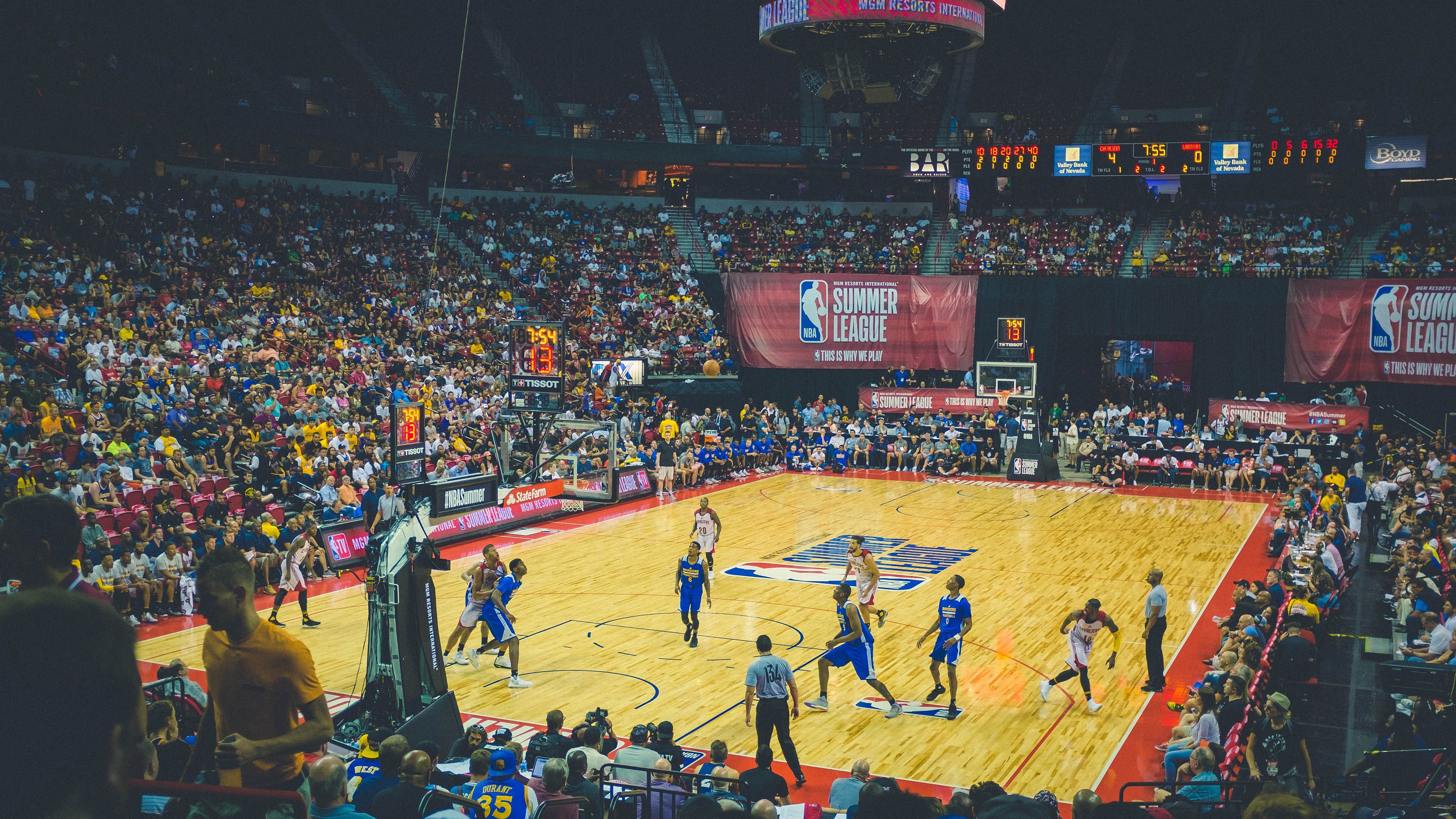 _雄鹿队字母哥展现王者风采_，雄鹿字母哥能复出吗